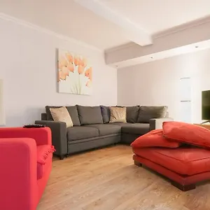 Stylish Georgian Flat In New Town Edinburgh